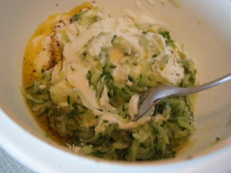 Cevapcici mit Tzatziki und Pommes Frites - Rezept - Bild Nr. 8