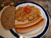 Würziges Sauerkraut mit Wiener Würstchen und Fitness-Butterbrot - Rezept - Bild Nr. 14684