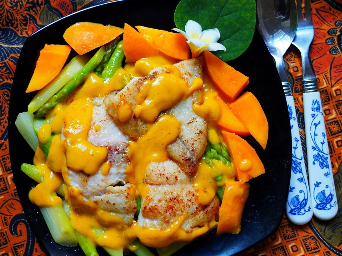 Rezept: -kulinarische Weltreise- Doradenfilet auf grünem Spargel ala Dapoer Sriwidi Bild Nr. 14688 -kulinarische Weltreise- Doradenfilet auf grünem Spargel ala Dapoer Sriwidi - Rezept - Bild Nr. 14688