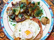 Bratkartoffeln mit Leberkäs und pochiertem Ei - Rezept - Bild Nr. 14689