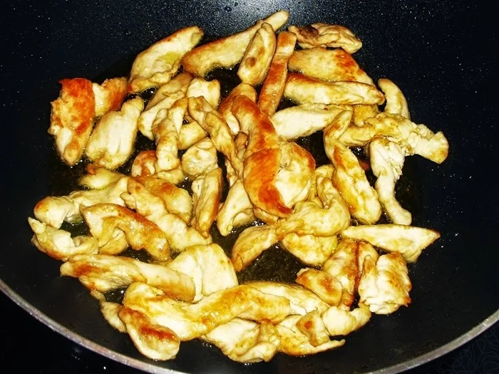 Hühnchen asiatischer Art auf Mie- Nudeln - kulinarische Weltreise - Rezept - Bild Nr. 14692