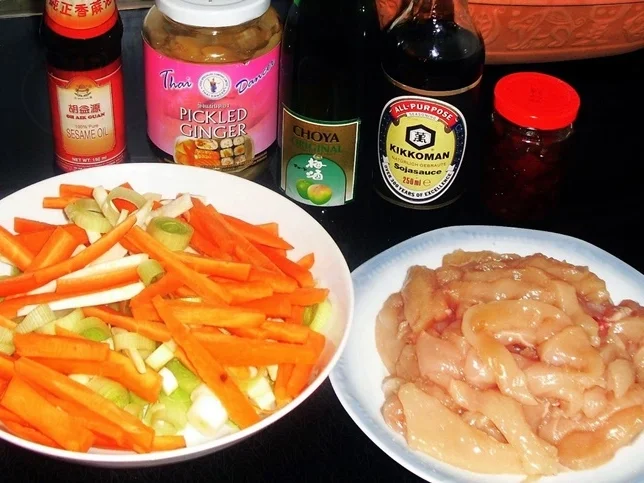 Hühnchen asiatischer Art auf Mie- Nudeln - kulinarische Weltreise - Rezept - Bild Nr. 14693