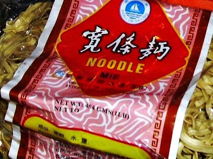 Hühnchen asiatischer Art auf Mie- Nudeln - kulinarische Weltreise - Rezept - Bild Nr. 14694