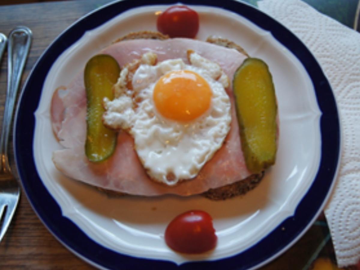 Fitnessbrot mit gekochten Schinken und Spiegelei - Rezept - kochbar.de