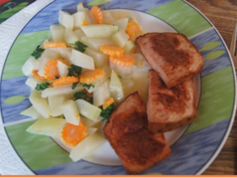 Gebräunter Leberkäs mit Möhrenblüten-Kohlrabi-Gemüse - Rezept - Bild Nr. 2