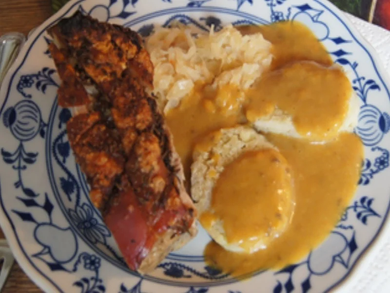Spanferkel mit Sauce, Sauerkraut und Servietten Knödel - Rezept - Bild Nr. 2