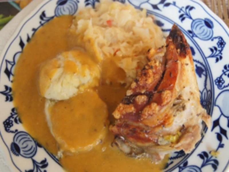 Spanferkel mit Sauce, Sauerkraut und Servietten Knödel - Rezept - Bild Nr. 16