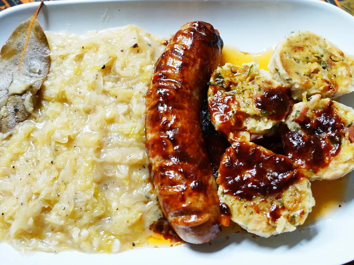 Brezenknödel mit Bratwurst und Sauerkraut ala Bärbel - Rezept - Bild Nr. 14689