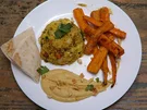 Zimt-Möhren auf einem Erdnuss- Humus-Bett mit Feigen-Minz-Couscous-Salat - Rezept - Bild Nr. 2