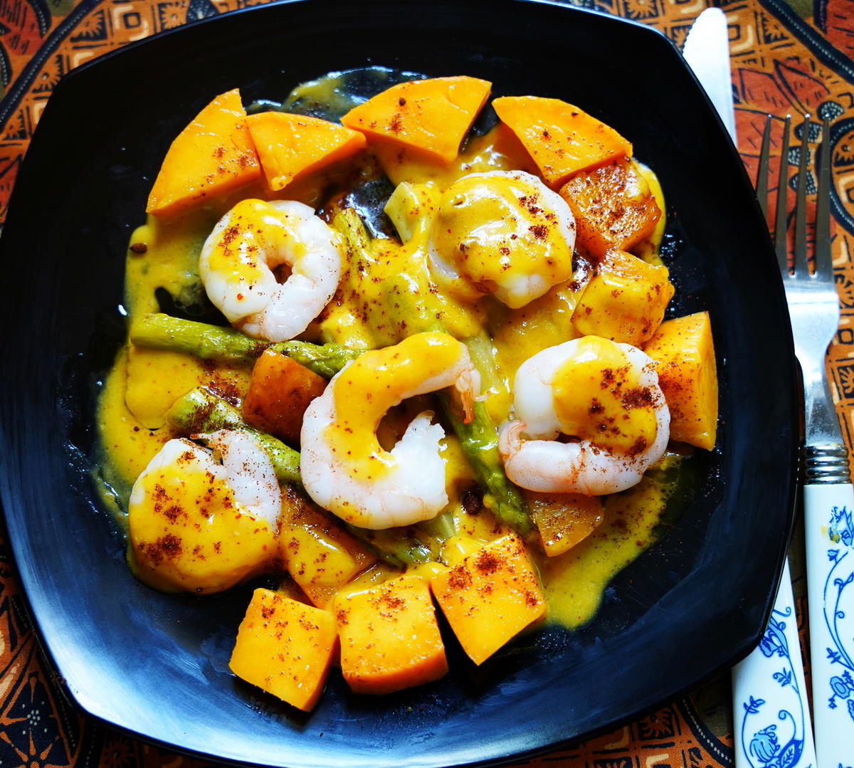 Garnelen mit grünem Spargel und Mango - Rezept - kochbar.de