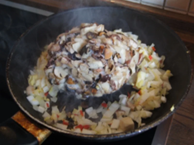 Herzhafte Steinpilzpfanne mit Servietten Knödeln - Rezept - Bild Nr. 14705