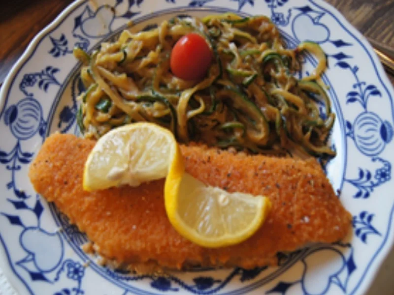Seelachsfilet paniert in knuspriger Panade mit Zucchini Spaghetti - Rezept - Bild Nr. 2