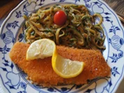 Seelachsfilet paniert in knuspriger Panade mit Zucchini Spaghetti - Rezept - Bild Nr. 2