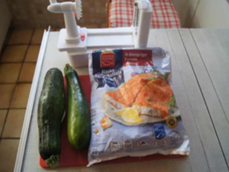 Seelachsfilet paniert in knuspriger Panade mit Zucchini Spaghetti - Rezept - Bild Nr. 14699