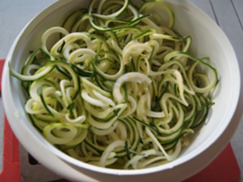 Seelachsfilet paniert in knuspriger Panade mit Zucchini Spaghetti - Rezept - Bild Nr. 14705