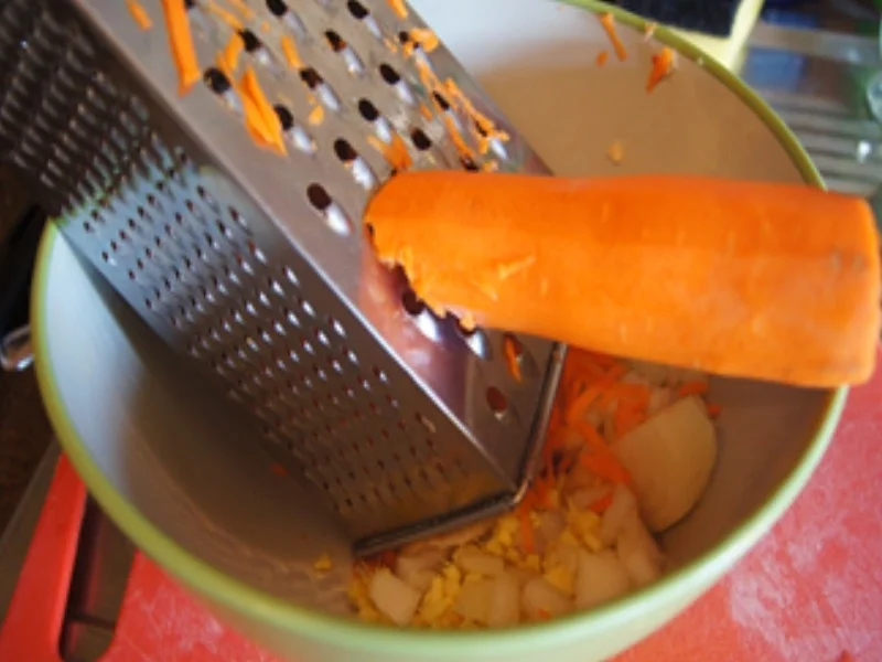 Frittierter Blumenkohl im Bierteig mit Möhrenbuletten und Kartoffelstampf - Rezept - Bild Nr. 14708