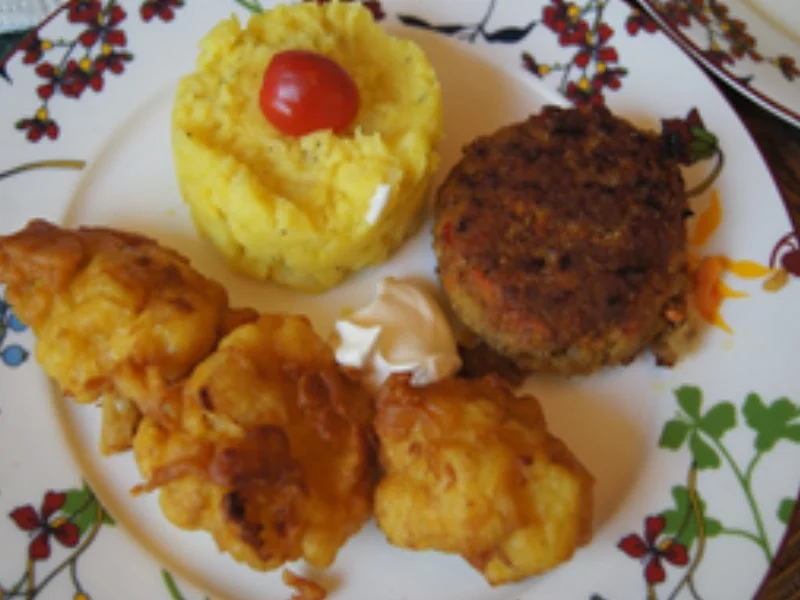 Frittierter Blumenkohl im Bierteig mit Möhrenbuletten und Kartoffelstampf - Rezept - Bild Nr. 14716
