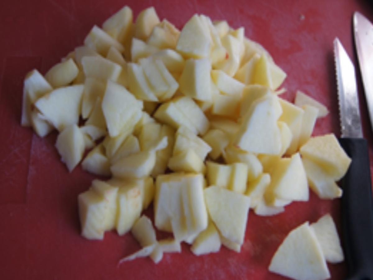 Matjesfilet in Apfel-Zwiebel-Curry-Sauce mit gebratenen Rosmarin-Pellkartoffel-Drillingen - Rezept - Bild Nr. 4
