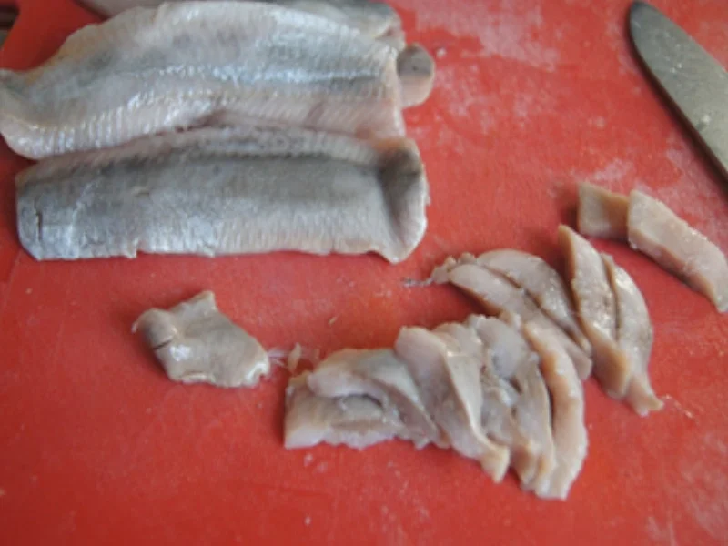 Matjesfilet in Apfel-Zwiebel-Curry-Sauce mit gebratenen Rosmarin-Pellkartoffel-Drillingen - Rezept - Bild Nr. 6