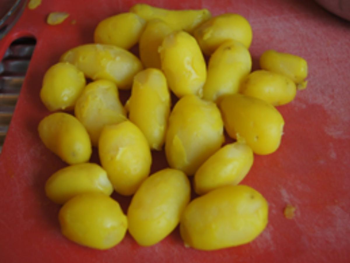 Matjesfilet in Apfel-Zwiebel-Curry-Sauce mit gebratenen Rosmarin-Pellkartoffel-Drillingen - Rezept - Bild Nr. 11