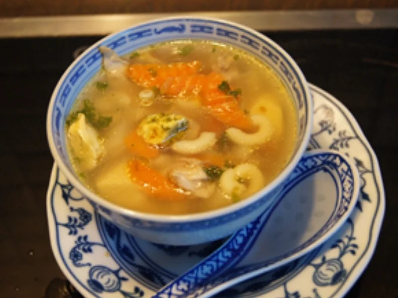 Rezept: Hühnersuppe mit pikanten Eierstich und Gabel Spaghetti Bild Nr. 2 Hühnersuppe mit pikanten Eierstich und Gabel Spaghetti - Rezept - Bild Nr. 2