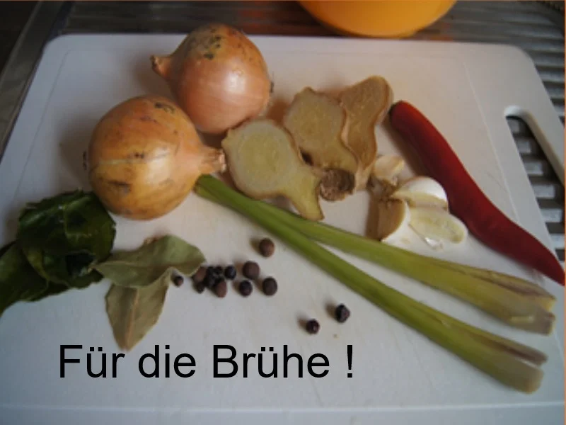 Rezept: Hühnersuppe mit pikanten Eierstich und Gabel Spaghetti Bild Nr. 4 Hühnersuppe mit pikanten Eierstich und Gabel Spaghetti - Rezept - Bild Nr. 4