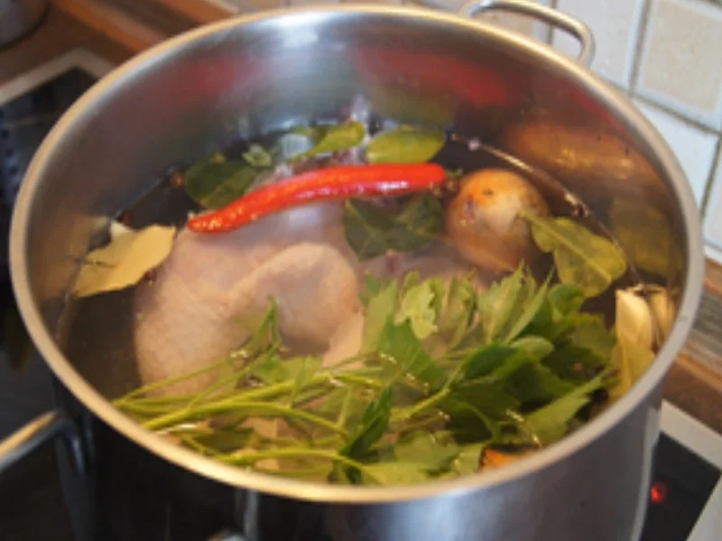 Rezept: Hühnersuppe mit pikanten Eierstich und Gabel Spaghetti Bild Nr. 6 Hühnersuppe mit pikanten Eierstich und Gabel Spaghetti - Rezept - Bild Nr. 6