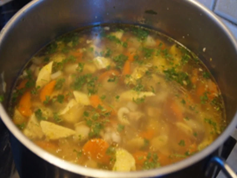 Rezept: Hühnersuppe mit pikanten Eierstich und Gabel Spaghetti Bild Nr. 16 Hühnersuppe mit pikanten Eierstich und Gabel Spaghetti - Rezept - Bild Nr. 16