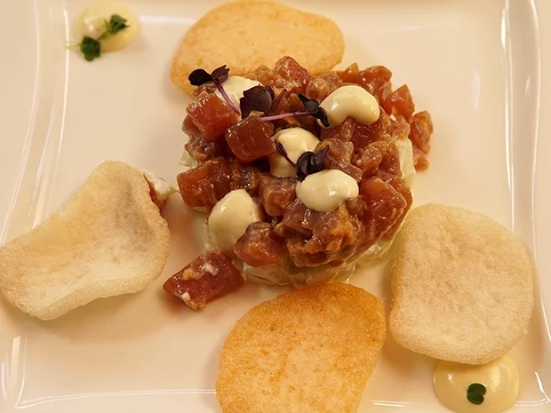 Rezept: Thunfisch Tatar mit Wasabimayonnaise und Krabbenchips Bild Nr. 14699 Thunfisch Tatar mit Wasabimayonnaise und Krabbenchips - Rezept - Bild Nr. 14699