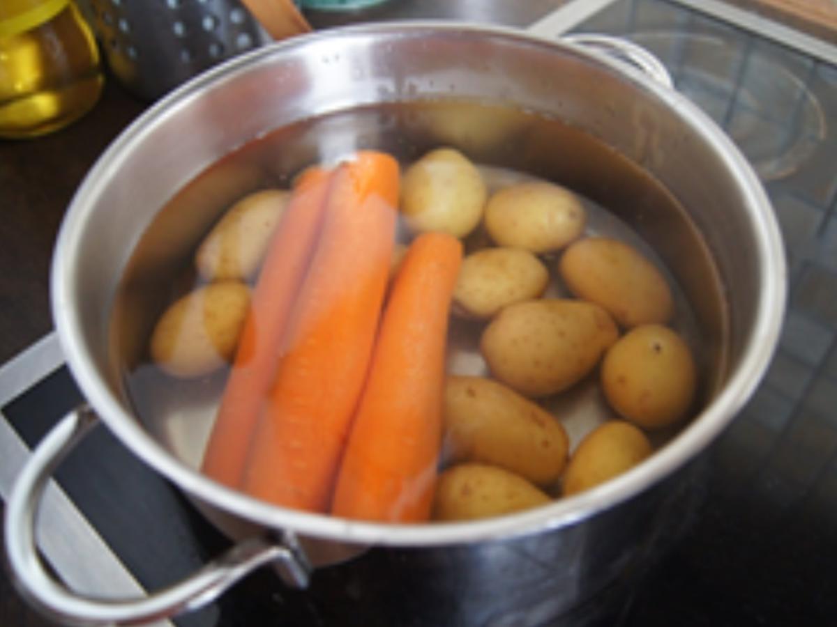 Gelbe Curry-Gemüse-Pfanne mit Fleischwust - Rezept - Bild Nr. 4