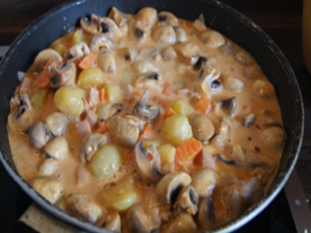 Gelbe Curry-Gemüse-Pfanne mit Fleischwust - Rezept - Bild Nr. 16
