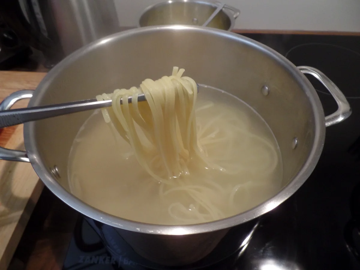 Spaghetti-Nester mit Tomaten-Hollandaise - Rezept - Bild Nr. 14709