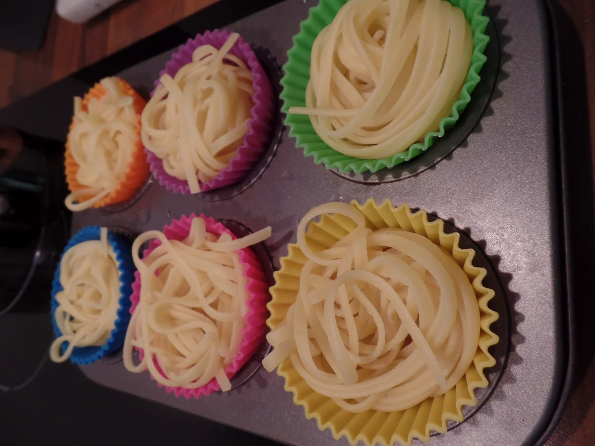 Spaghetti-Nester mit Tomaten-Hollandaise - Rezept - Bild Nr. 14710