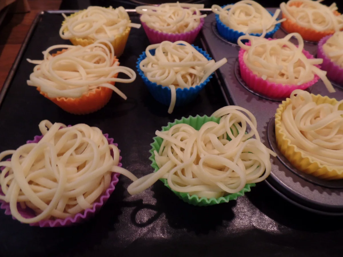 Spaghetti-Nester mit Tomaten-Hollandaise - Rezept - Bild Nr. 14719