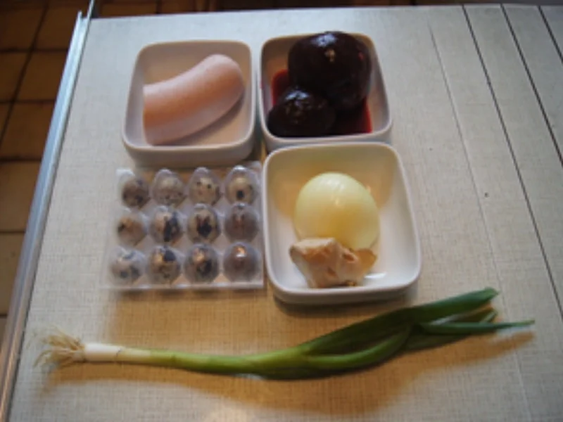 Rote-Bete-Suppe mit Fleischwurst und Wachteleiern - Rezept - Bild Nr. 14708