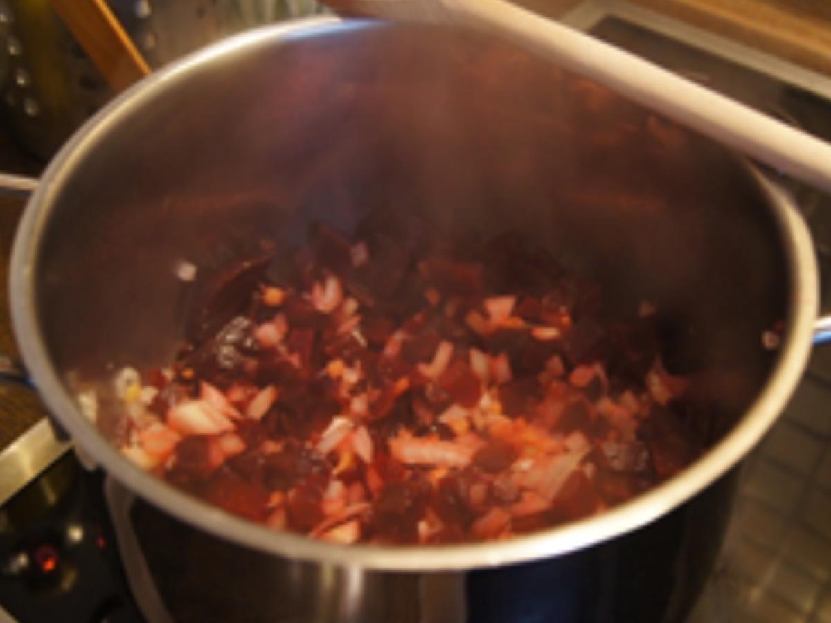 Rote-Bete-Suppe mit Fleischwurst und Wachteleiern - Rezept - Bild Nr. 14712