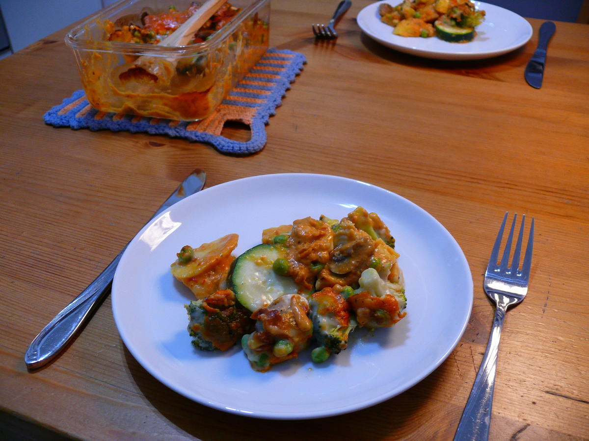 Buntes Gemüse-Gratin mit zweierlei Saucen - Rezept - kochbar.de