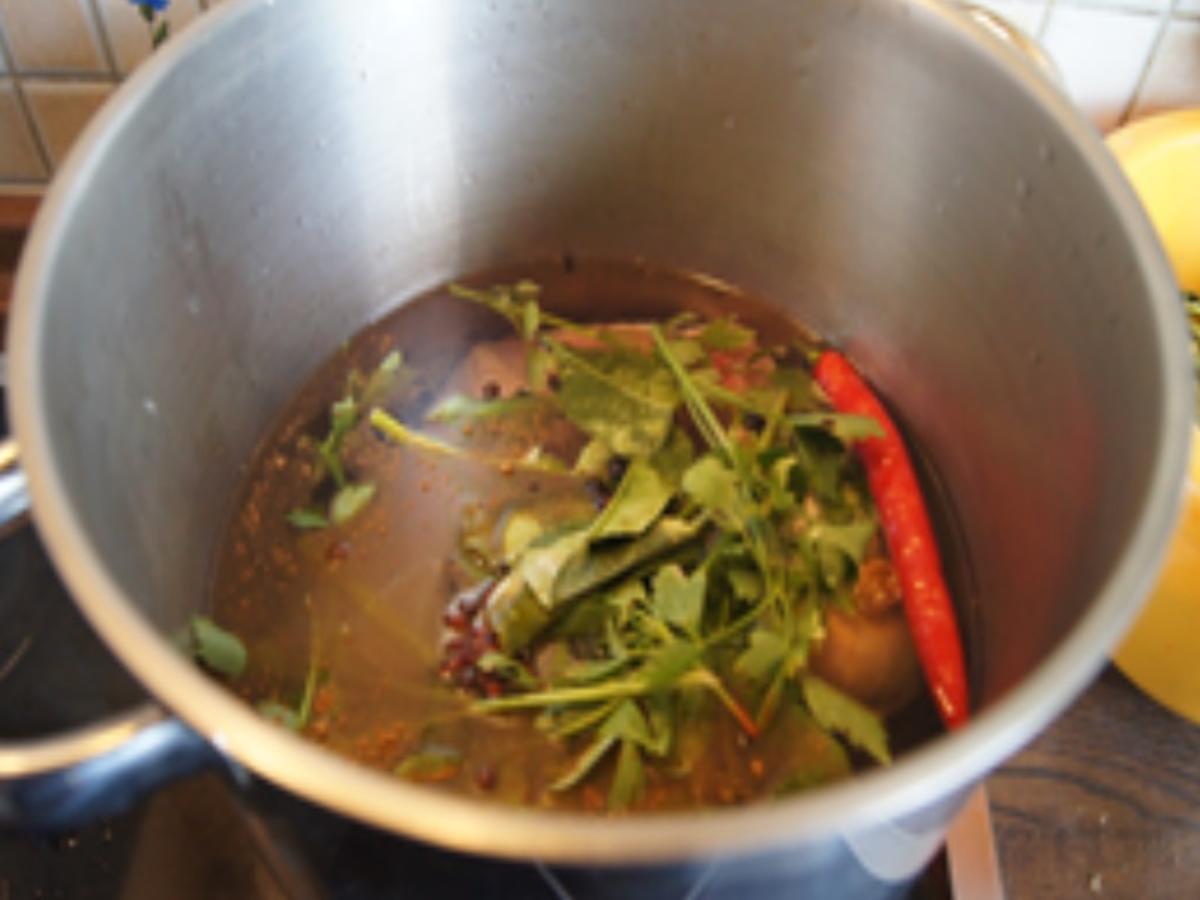 Asiatisch gewürzte Suppe mit gemischter Einlage - Rezept - Bild Nr. 14755