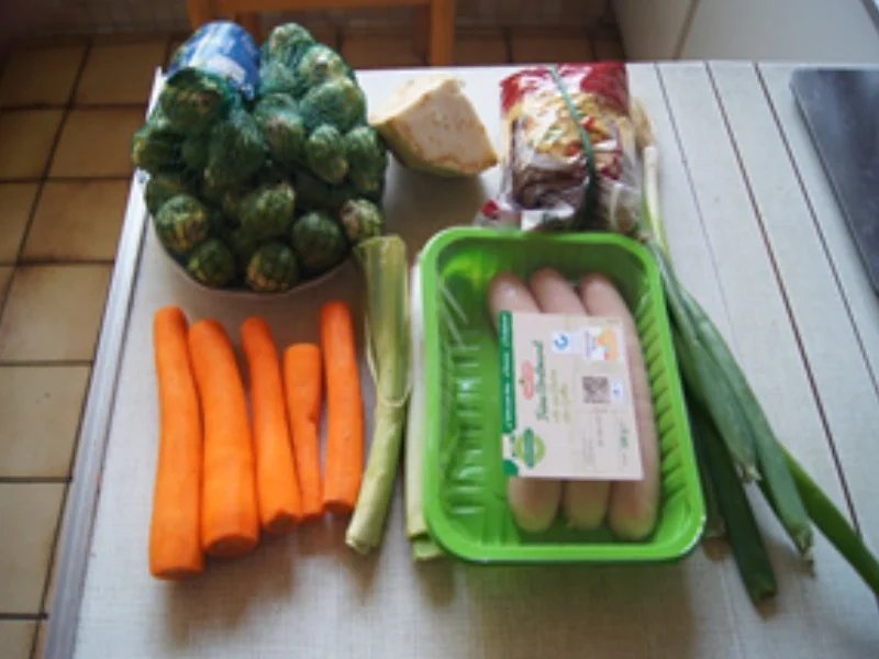 Asiatisch gewürzte Suppe mit gemischter Einlage - Rezept - Bild Nr. 14756