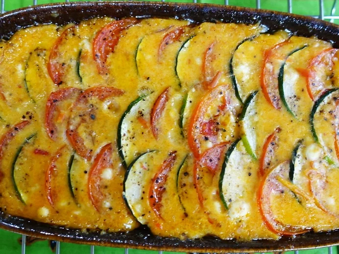 – kulinarische Weltreise – Zucchini-Tomaten Gratin --  Sambal Kue dadar sujini-tomat - Rezept - Bild Nr. 14756