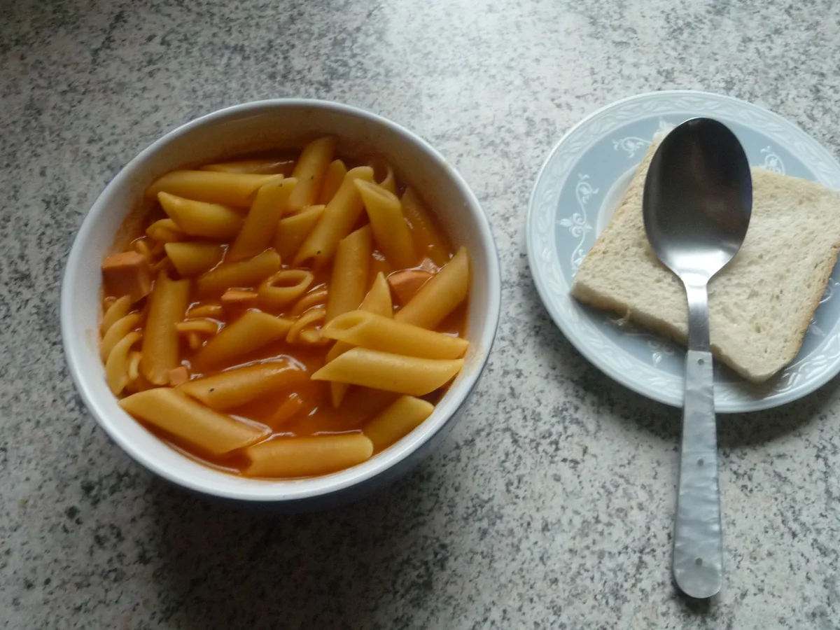 Rezept: Mitternachts Party – Fleischwurst-Nudelsuppe Bild Nr. 14754 Mitternachts Party – Fleischwurst-Nudelsuppe - Rezept - Bild Nr. 14754