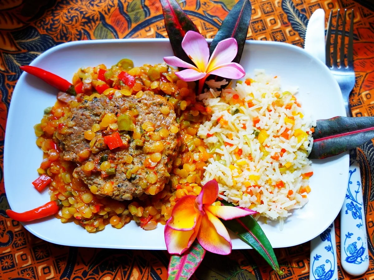 Rezept: Mandarin-Blütenreis mit Frikadellen im Linsenbett Bild Nr. 14777 Mandarin-Blütenreis mit Frikadellen im Linsenbett - Rezept - Bild Nr. 14777