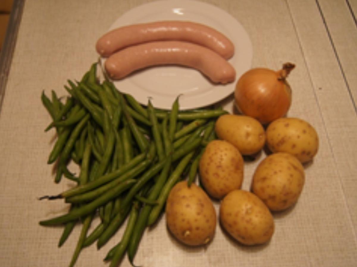 Feine Bratwurst mit Buschbohnen und Kartoffelstampf mit Röstzwiebeln - Rezept - Bild Nr. 3
