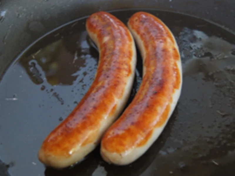 Feine Bratwurst mit Buschbohnen und Kartoffelstampf mit Röstzwiebeln - Rezept - Bild Nr. 6