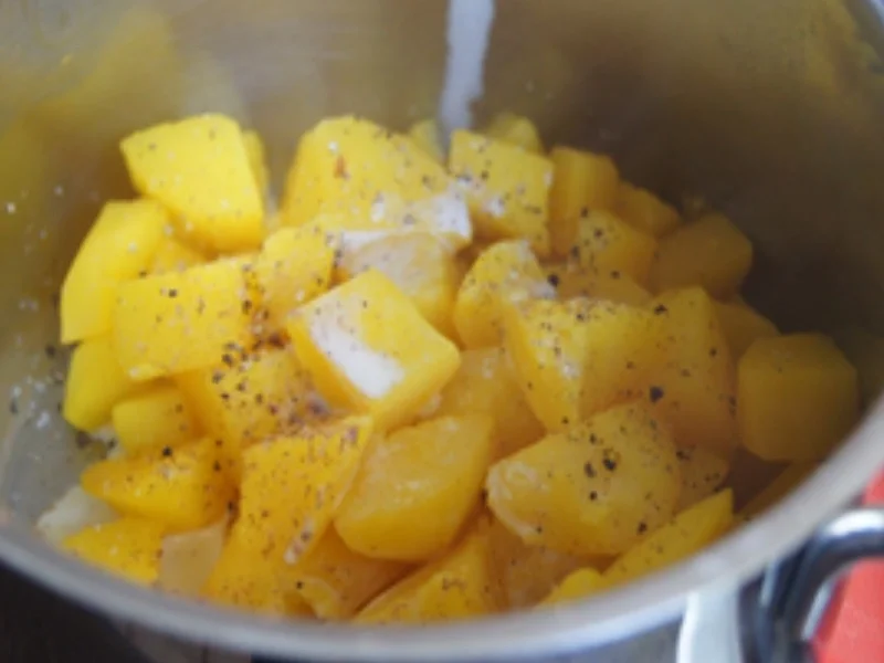 Feine Bratwurst mit Buschbohnen und Kartoffelstampf mit Röstzwiebeln - Rezept - Bild Nr. 11