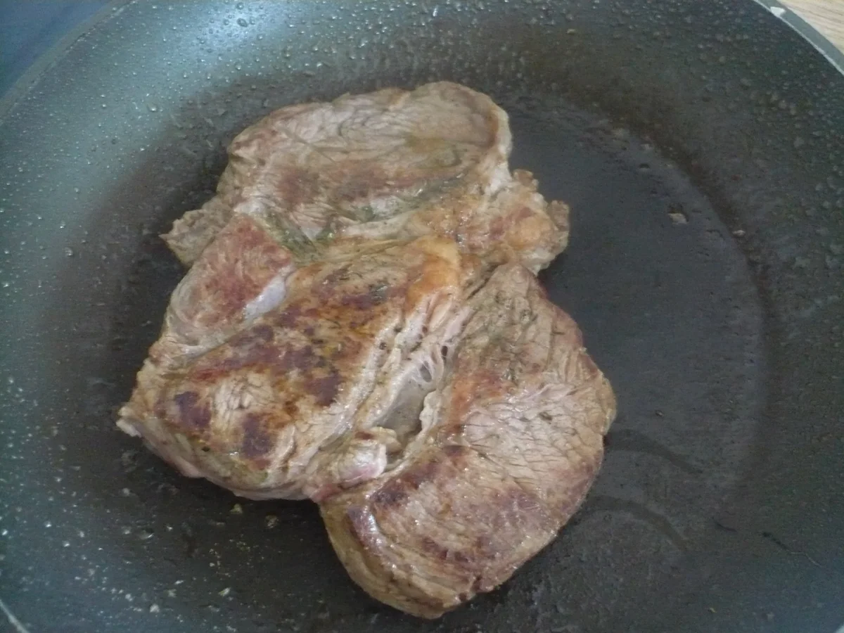 Geschmorte Hochrippe mit Steinpilzen und Roweinsoße - Rezept - Bild Nr. 6