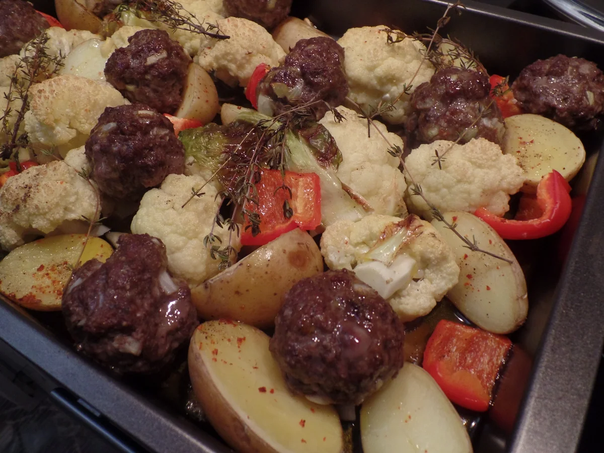 Rezept: Ofengemüse mit Hackbällchen Bild Nr. 14833 Ofengemüse mit Hackbällchen - Rezept - Bild Nr. 14833