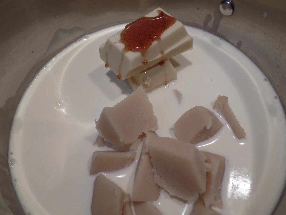 Rezept: Marzipan-Likör Bild Nr. 14853 Marzipan-Likör - Rezept - Bild Nr. 14853