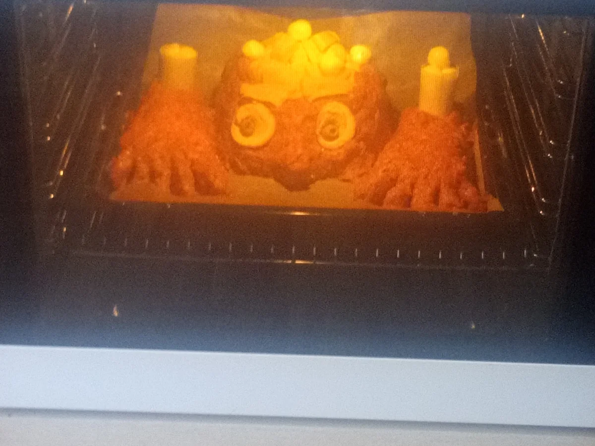 Rezept: Halloween-Hackbraten mit Tomatensoße Bild Nr. 2 Halloween-Hackbraten mit Tomatensoße - Rezept - Bild Nr. 2