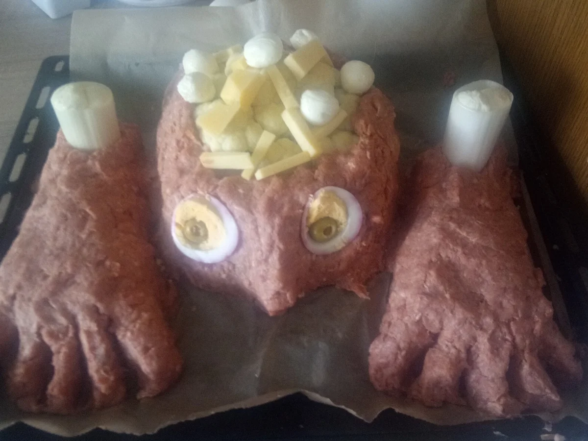 Rezept: Halloween-Hackbraten mit Tomatensoße Bild Nr. 14860 Halloween-Hackbraten mit Tomatensoße - Rezept - Bild Nr. 14860